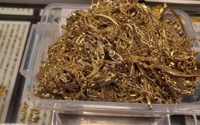 Captură de milioane făcută de ANAF: aur, bijuterii și bani găsiți la o casă de amanet