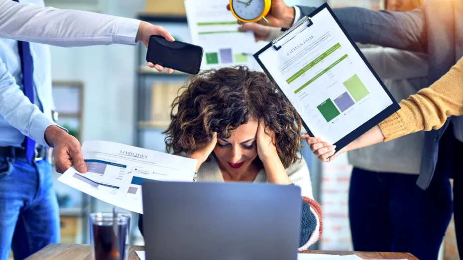 Românii muncesc printre cele mai multe ore din UE, iar familia are de suferit. Cum afectează stresul relația cu copiii