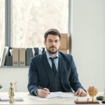 Avocat pentru persoane fizice sau companii – diferențe pe care puțini le înțeleg