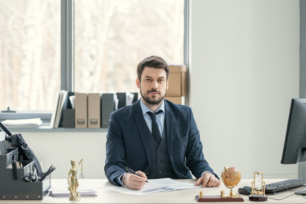 Avocat pentru persoane fizice sau companii – diferențe pe care puțini le înțeleg
