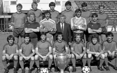 Nicușor Dan i-a decorat pe eroii Stelei ’86, la 40 de ani de la Sevilla
