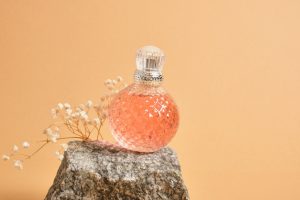 De la oud la ambră – ingredientele care definesc un parfum din Emirate