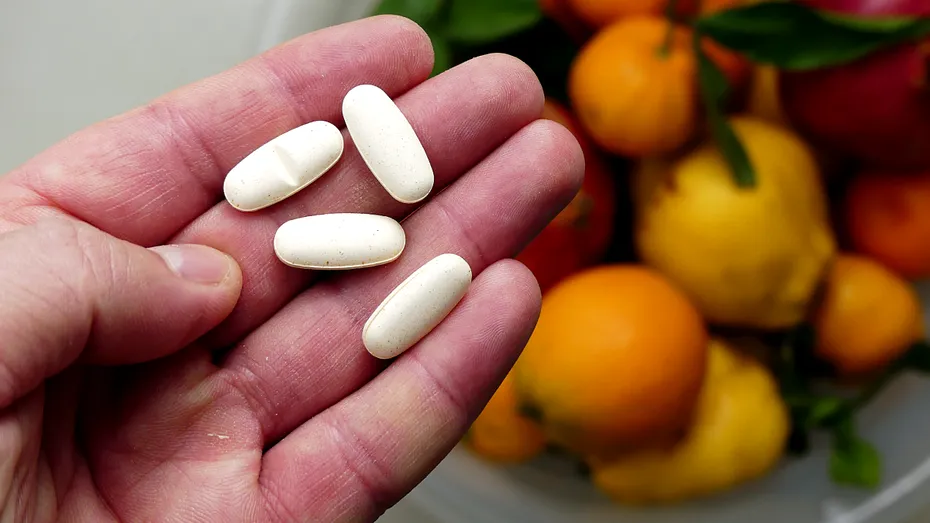 Te simți mai bine și renunți la antibiotice înainte de termen? Medicii avertizează că acest obicei poate avea consecințe serioase