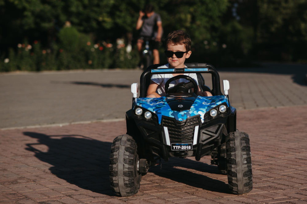 Autokids.ro: experiențe memorabile pentru copiii pasionați de mașini, ATV-uri și tractorașe electrice