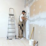 Cum găsești meseriași pentru lucrări mici atunci când firmele de renovări nu sunt interesate de proiect