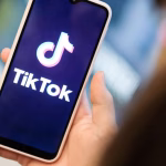 Facebook, TikTok și Instagram ar putea fi interzise copiilor sub 14 ani în România. Propunerea lui Bogdan Ivan după atacul de la Bistrița